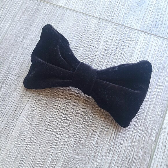 Elegant Clip On Black Velvet Bow Tie - Picture 3 of 7